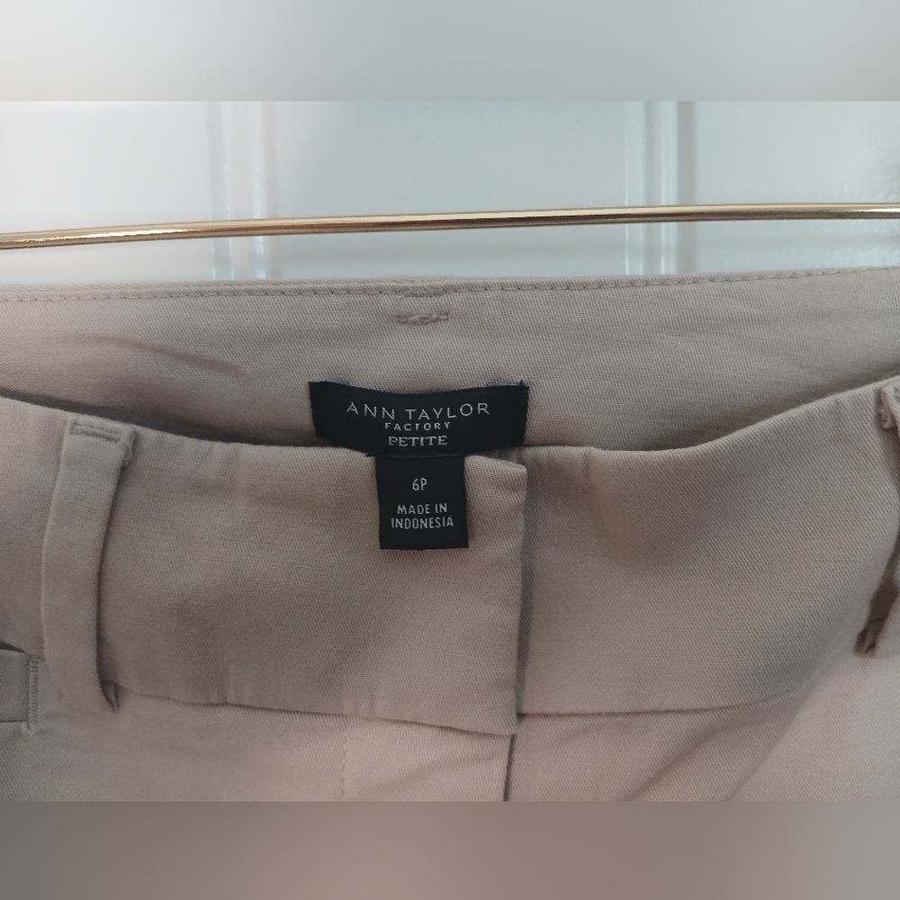 Stylish Tan Cropped Pants - Picture 4 of 7